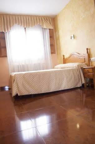 Hostal Le Vintage Avila Bagian luar foto