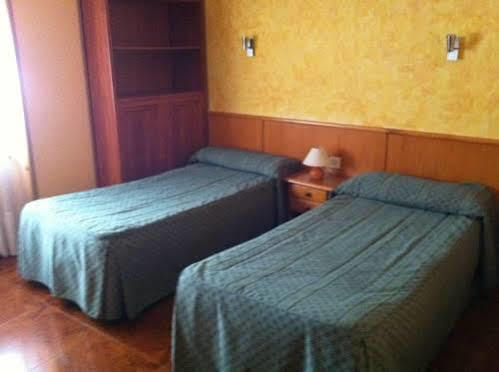 Hostal Le Vintage Avila Bagian luar foto