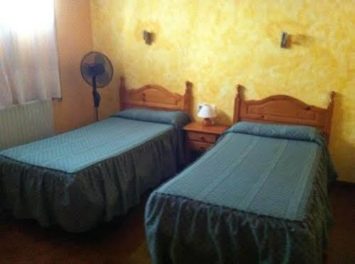 Hostal Le Vintage Avila Bagian luar foto