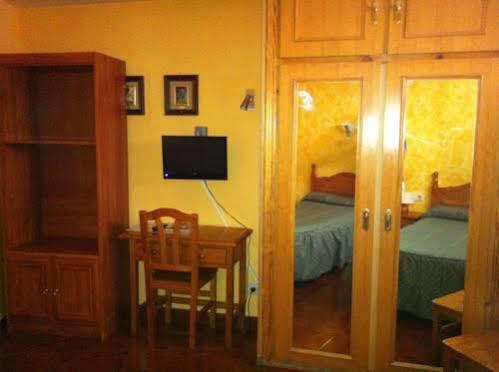 Hostal Le Vintage Avila Bagian luar foto